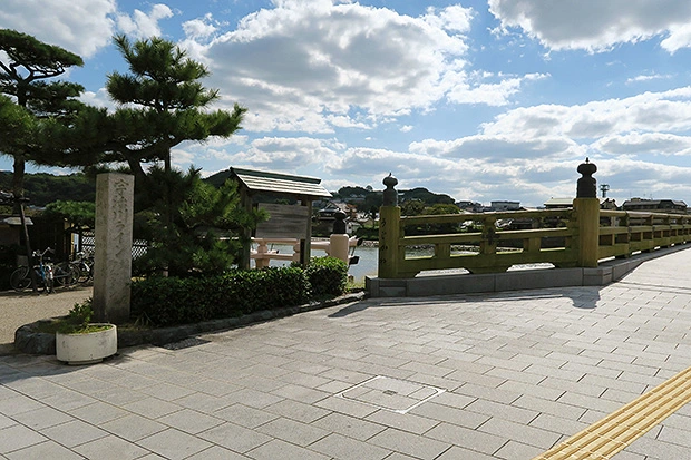 宇治川上流側の欄干