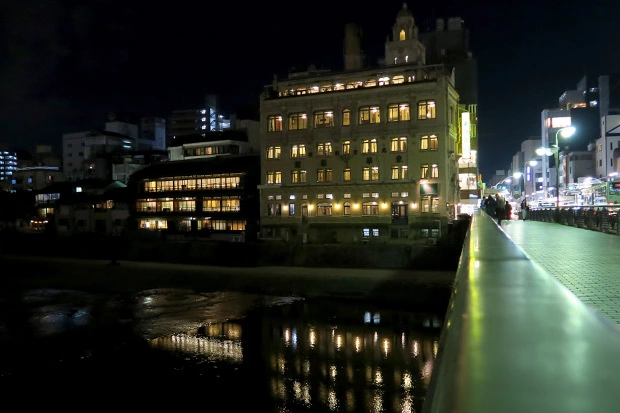 四条大橋から手持ち夜景1