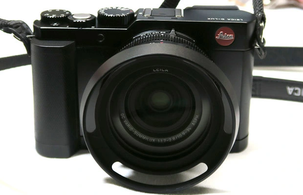 52mm の紫外線フィルタと大きめのフード