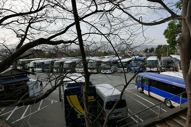 観光バスだらけ