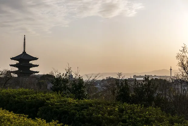 八坂の塔と京都タワー