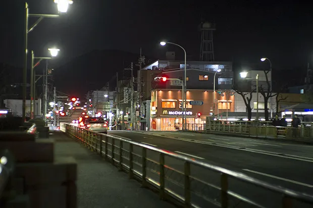 七条大橋から見た駅前のマクドナルド