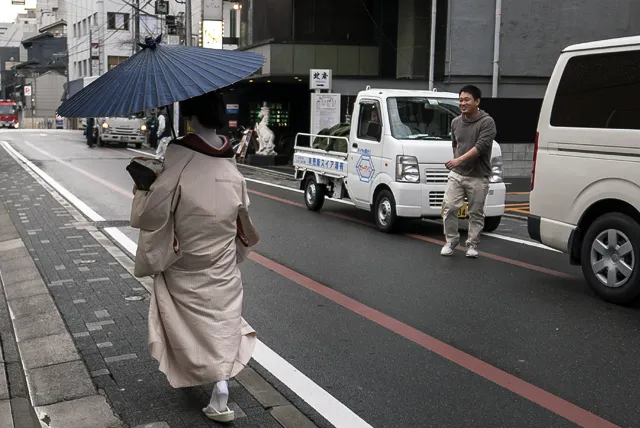 雨が降っても散歩をやめないバカの最新トレンドをチェック！！