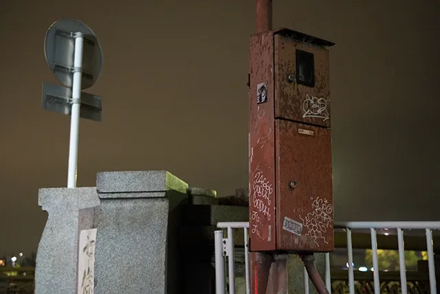 空と雨降りのあいだには