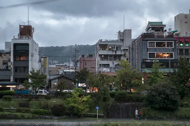 21世紀の雨の匂いと路地事情